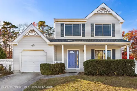 81 Deer Run Dr S, Barnegat, NJ 08005