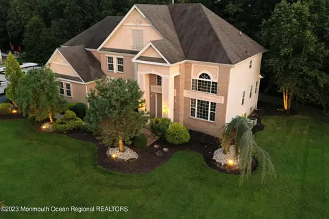 6 Woods Edge Dr, Jackson, NJ 08527