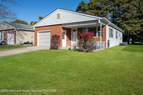 149 Davenport Rd, Toms River, NJ 08757