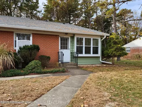 10 Bennington Ln # -D, Whiting, NJ 08759