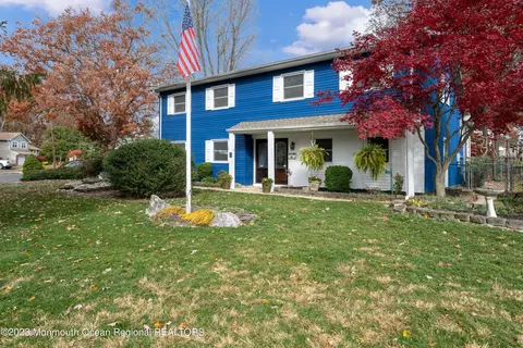1 Brunswick Dr, Howell, NJ 07731