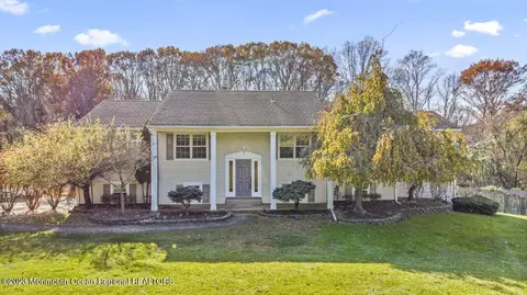 6 Theresa Dr, Holmdel, NJ 07733