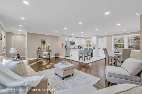 737 Lakehurst Ave, Jackson, NJ 08527