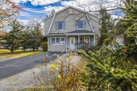 434 Wall St, Eatontown, NJ 07724