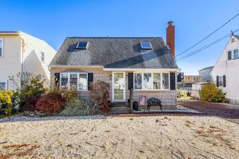 20 Jeffrey Dr, Beach Haven West, NJ 08050