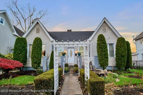 72 South St, Freehold, NJ 07728