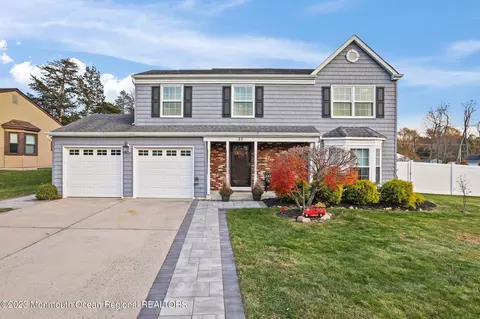 37 Bunker Hill Dr, Howell, NJ 07731