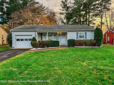17 Norwich Dr, Toms River, NJ 08757