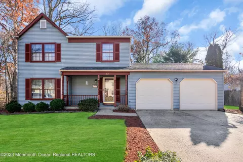10 Bunker Hill Dr, Howell, NJ 07731