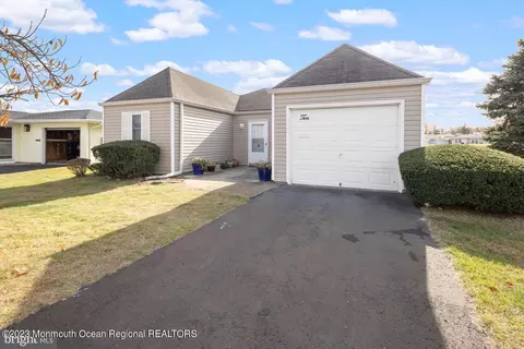 10 Lowell Ct, Brick, NJ 08724
