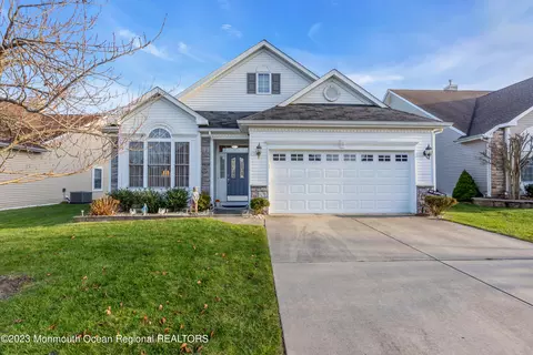 28 Sea Girt Ln, Waretown, NJ 08758