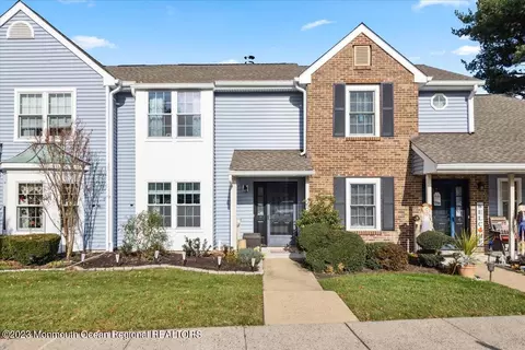 7 Hancock Ct #907, East Windsor, NJ 08520