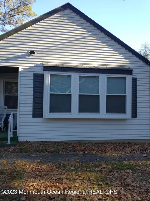 35 C Canton Dr, Whiting, NJ 08759