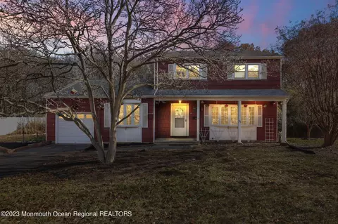 28 Chesapeake Rd, Manalapan, NJ 07726