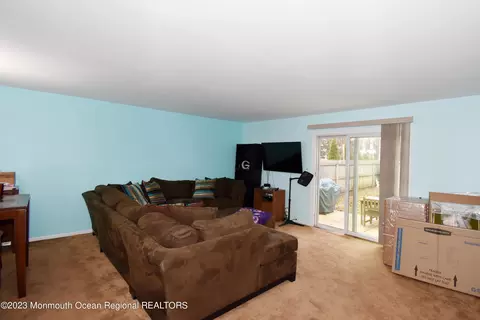36 Townsend Dr, Matawan, NJ 07747 photo 8