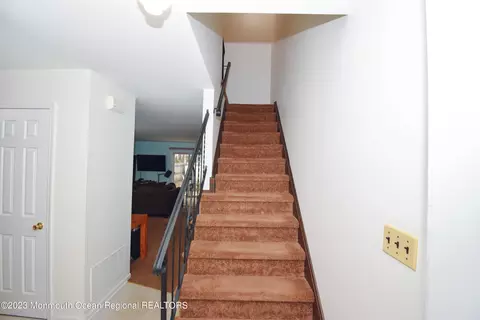 36 Townsend Dr, Matawan, NJ 07747 photo 17