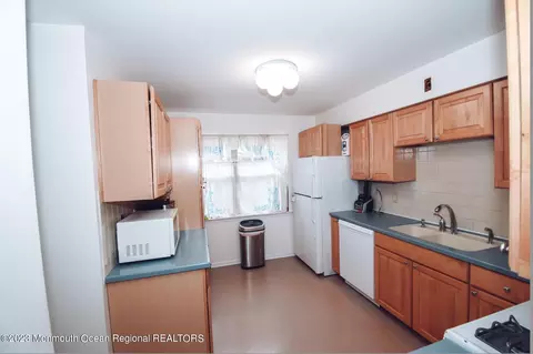 36 Townsend Dr, Matawan, NJ 07747 photo 3