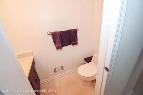 36 Townsend Dr, Matawan, NJ 07747 photo 13