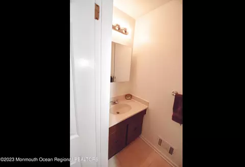 36 Townsend Dr, Matawan, NJ 07747 photo 16