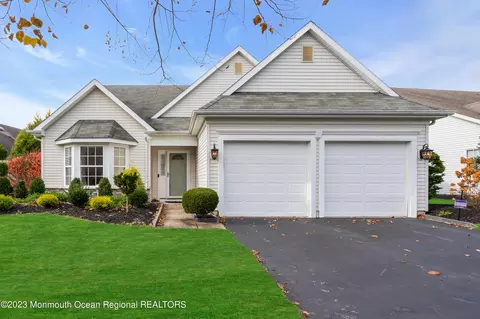 141 Skyline Dr, Lakewood, NJ 08701
