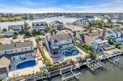 141 Squan Beach Dr, Mantoloking, NJ 08738