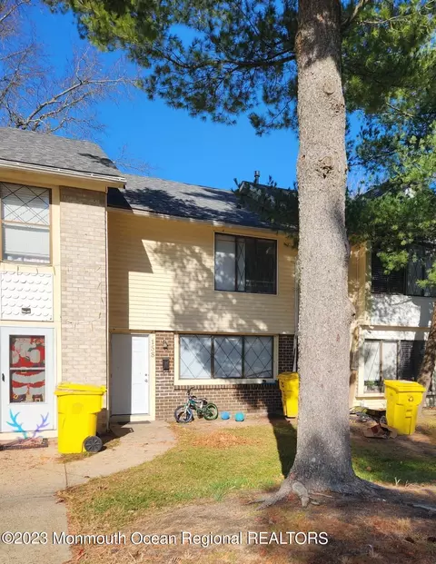 158 Coventry Dr, Lakewood, NJ 08701