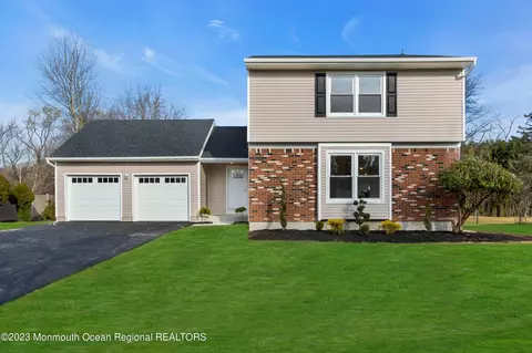 46 Alexandria Dr, Manalapan, NJ 07726
