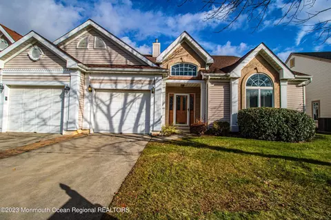32 Harwood Rd, Monroe, NJ 08831