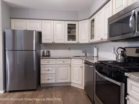 98 Dundee Ct, Aberdeen, NJ 07747