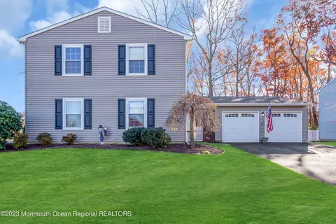 3 Kettle Ct, Howell, NJ 07731