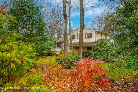 2 Crab Apple Ln, Lawrenceville, NJ 08648