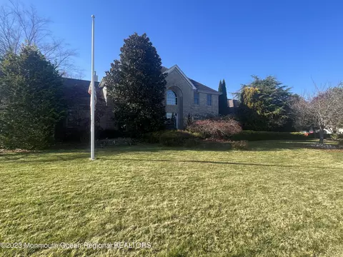 16 Coleridge Dr, Marlboro, NJ 07746