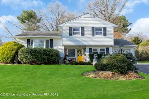 11 Sherwood Rd, Red Bank, NJ 07701