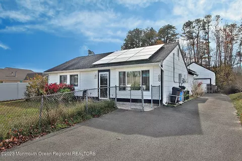 129 Windward Dr, Barnegat, NJ 08005