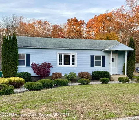 22 Ivins Dr, New Egypt, NJ 08533