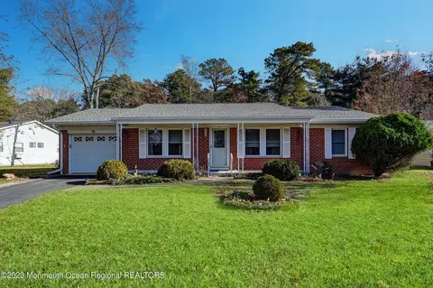 88 Constitution Blvd, Whiting, NJ 08759