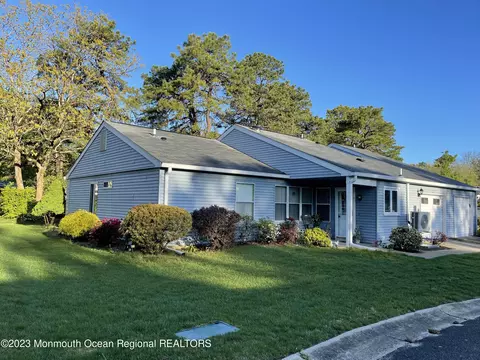 800 Westminster Ct # B, Manchester, NJ 08759