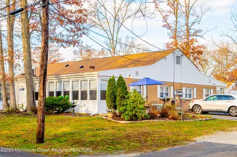 8 Holly St # A, Toms River, NJ 08757
