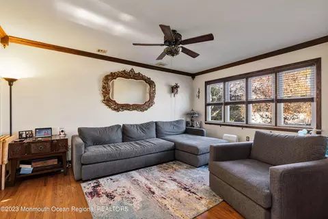 9 Wood Ave, Port Monmouth, NJ 07758