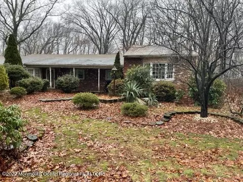 5 Conover Ln, Manalapan, NJ 07726