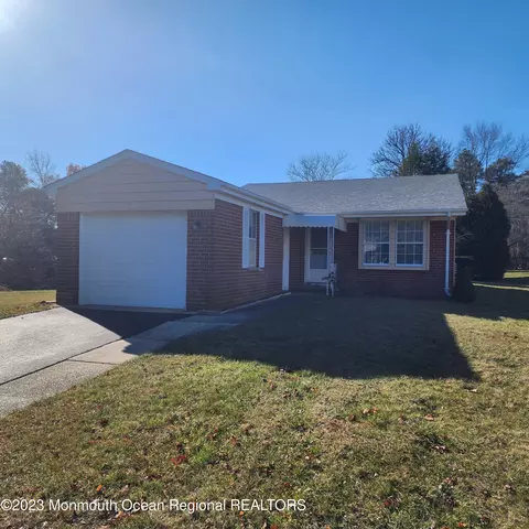 3 Wayne Ct, Whiting, NJ 08759