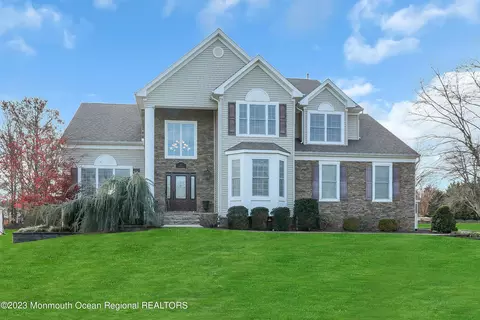 11 Christie Ln, Freehold, NJ 07728