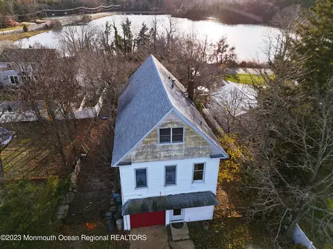 105 Station Dr, Forked River, NJ 08731