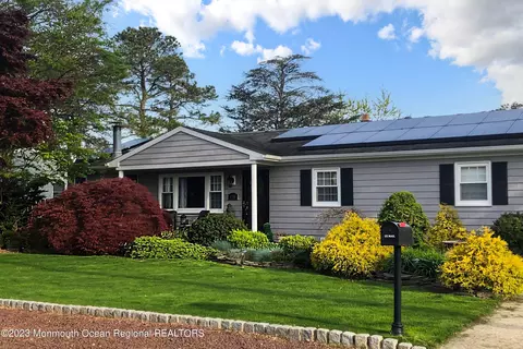 1241 Monmouth Ave, Toms River, NJ 08757