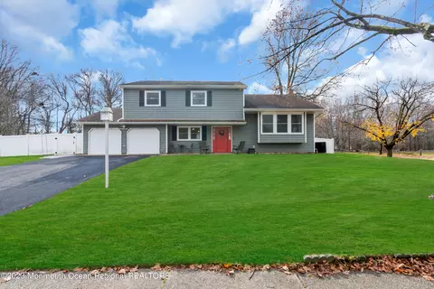 51 Sandburg Dr, Marlboro, NJ 07746