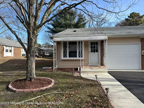141 Hudson Pkwy #A, Whiting, NJ 08759