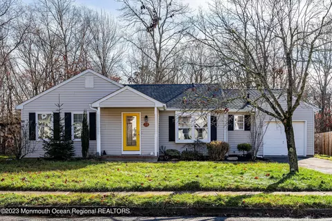 28 Tara Ln, Barnegat, NJ 08005