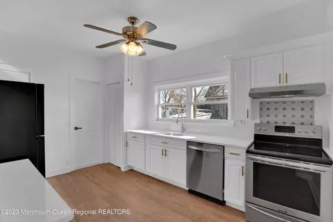 100 Creek Rd, Keansburg, NJ 07734
