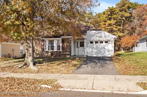 152 Pine Oak Blvd, Barnegat, NJ 08005