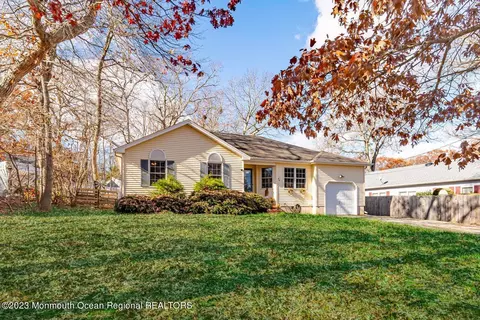 64 Saint Andrews Dr, Little Egg Harbor, NJ 08087